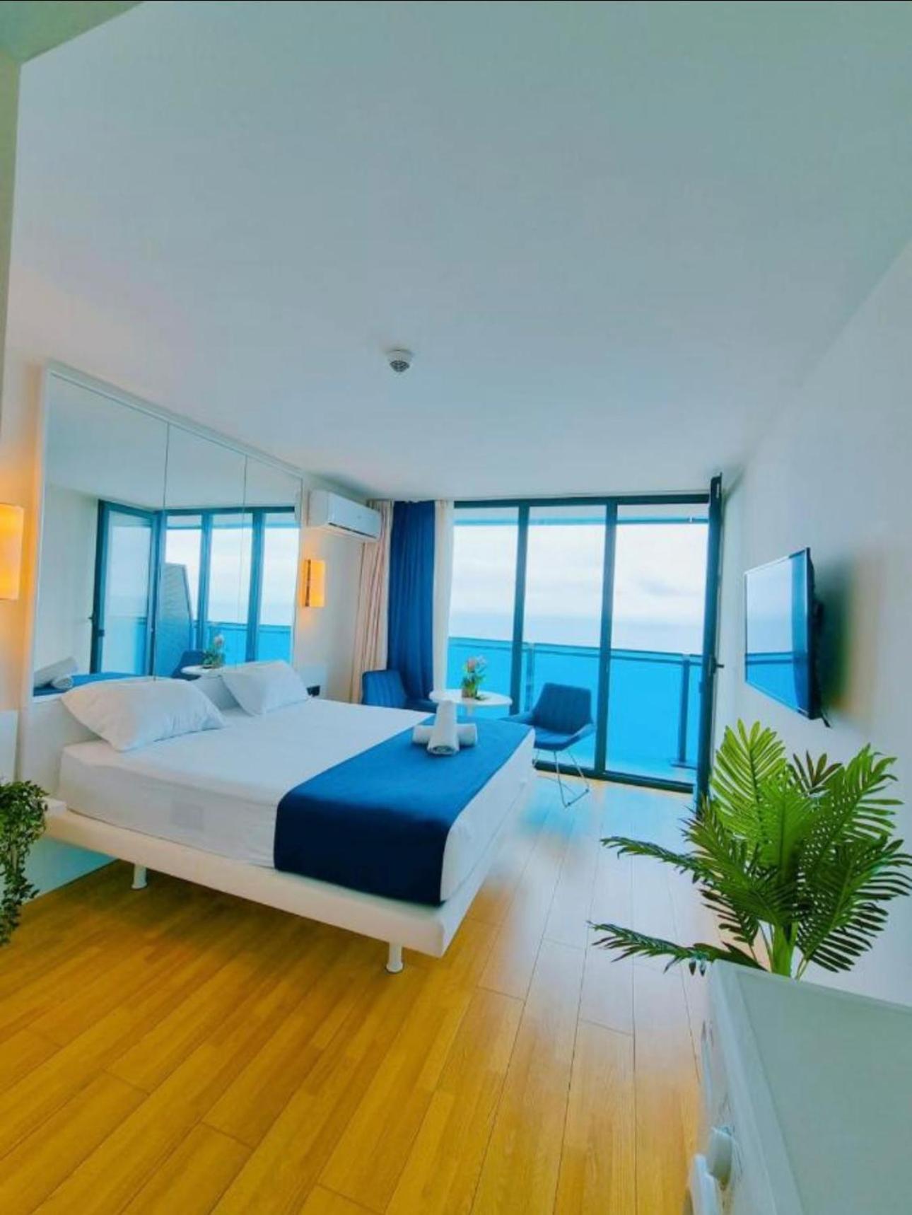 Orbi City Apartment With Sea View Batumi Exterior photo